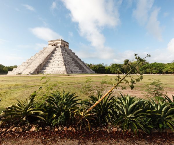 early-morning-in-chichen-itza-mayan-site-in-the-y-2023-11-27-05-23-43-utc-min